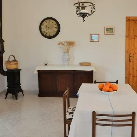 Holiday home Petrus Vacanze Camisa